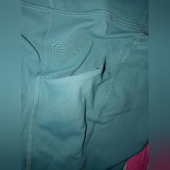 Fabletics Workout shorts  - Picture 10 of 11